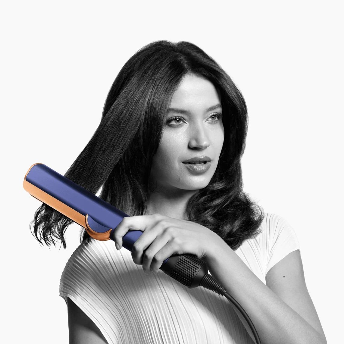 Экспертный разбор Fashion Journal: почему выпрямитель Dyson Airstrait меняет правила укладки мокрых волос