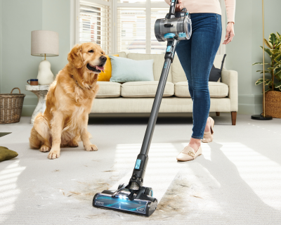 Как Dyson V15 помогает в уходе за домашними животными в сезон линьки